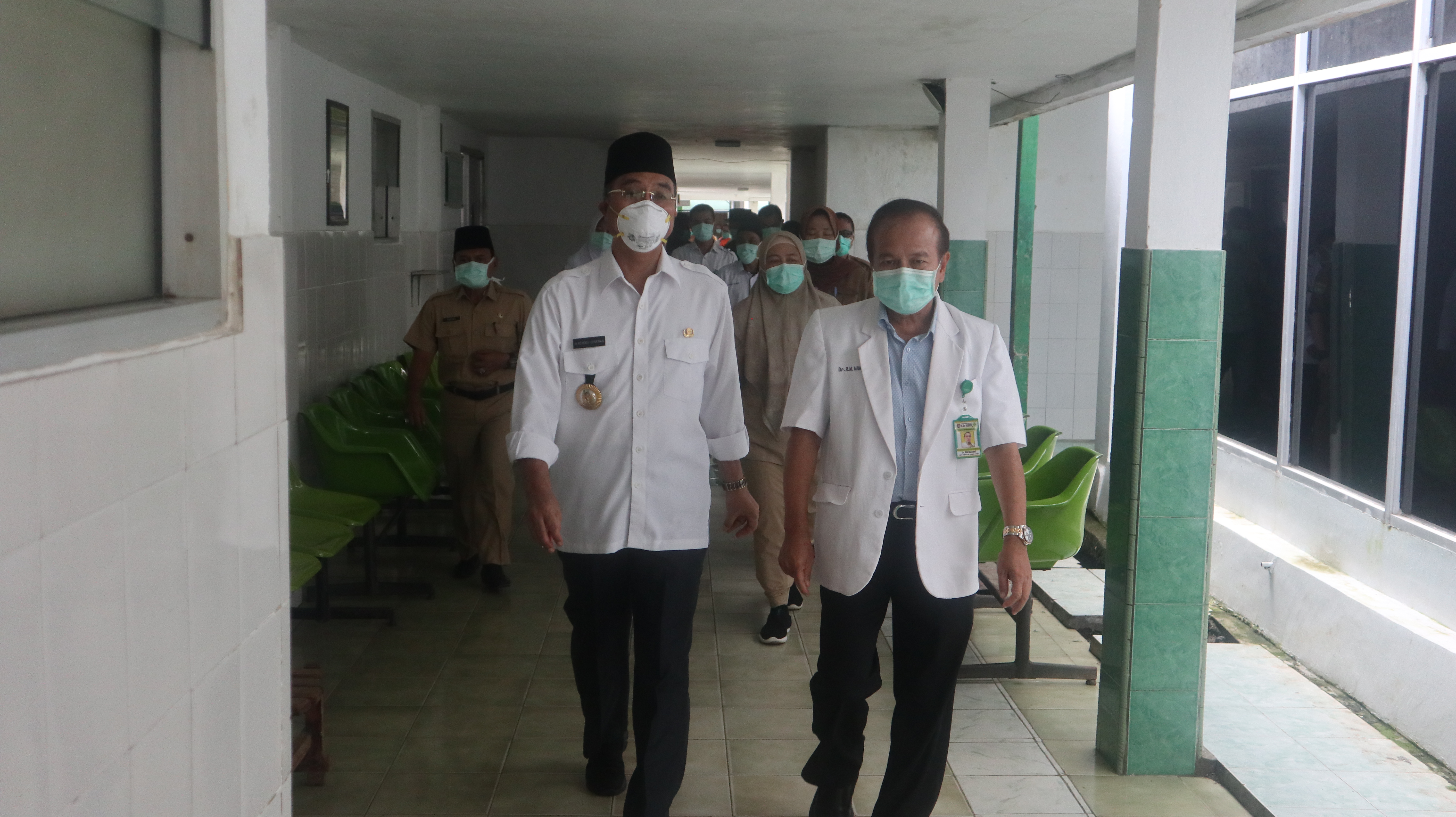 Bupati Musi Rawas Bapak H. Hendra Gunawan Melakukan Kunjungan dan Cek Ruang Isolasi Kesiapan Rumah Sakit Dr. Sobirin Terima Pasien Covid-19. Selasa, (24/03/2020). 